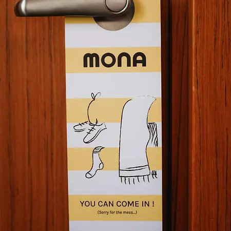 Mona 4*